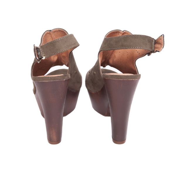 Women Heels R Report - Picture 6 of 7